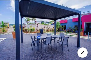 تناول الطعام بالخارج