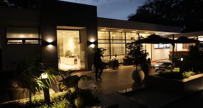 Villa Alpha International Hotel