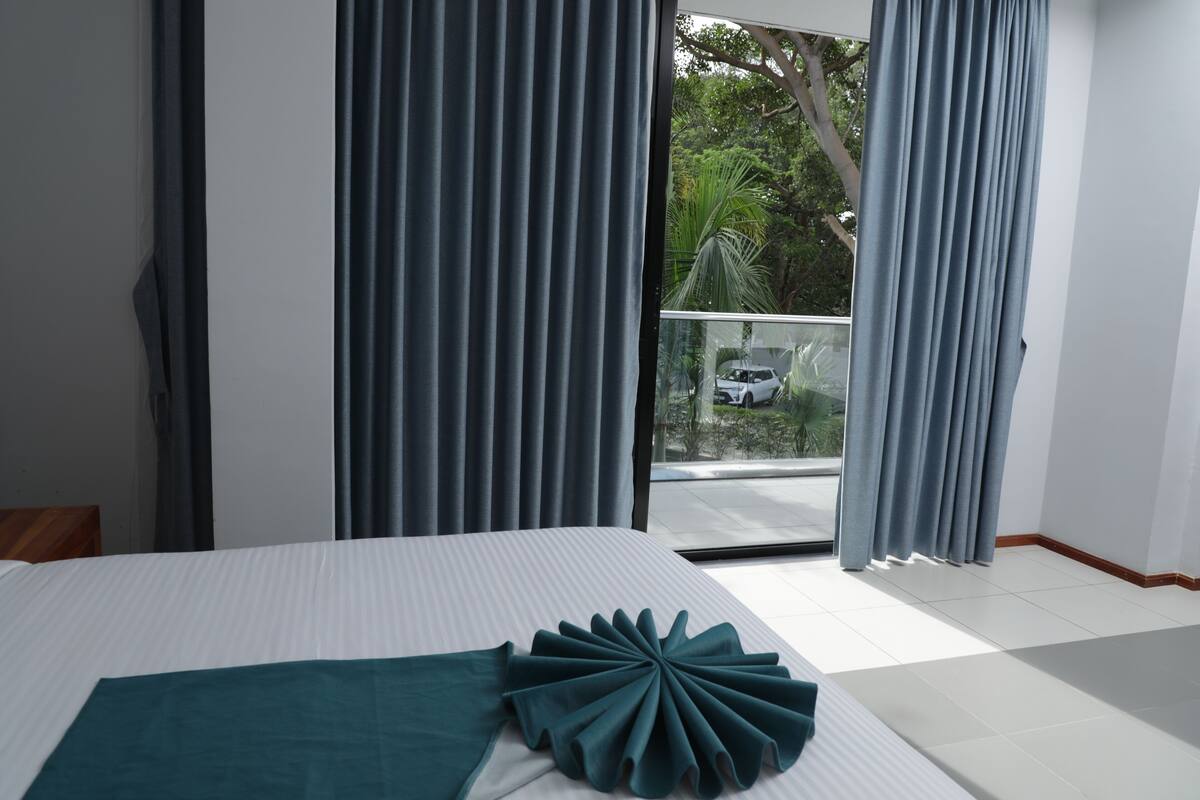 Artículos del minibar gratis y escritorio 