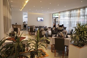 Tägliches inbegriffenes Frühstücksbuffet