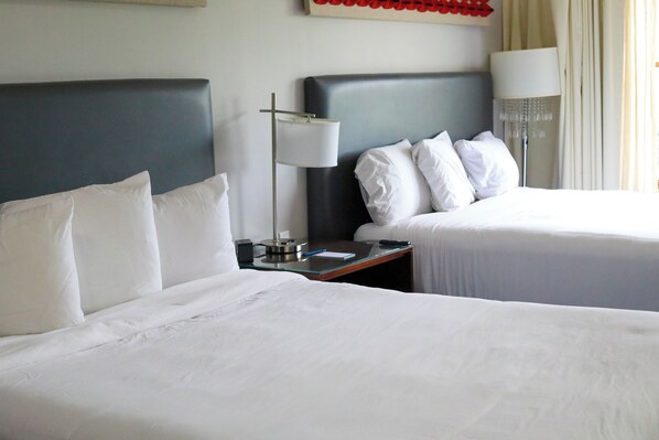 1 bedroom, memory foam beds, desk, laptop workspace