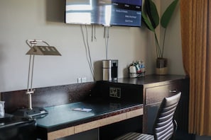 1 chambre, matelas mémoire de forme, bureau