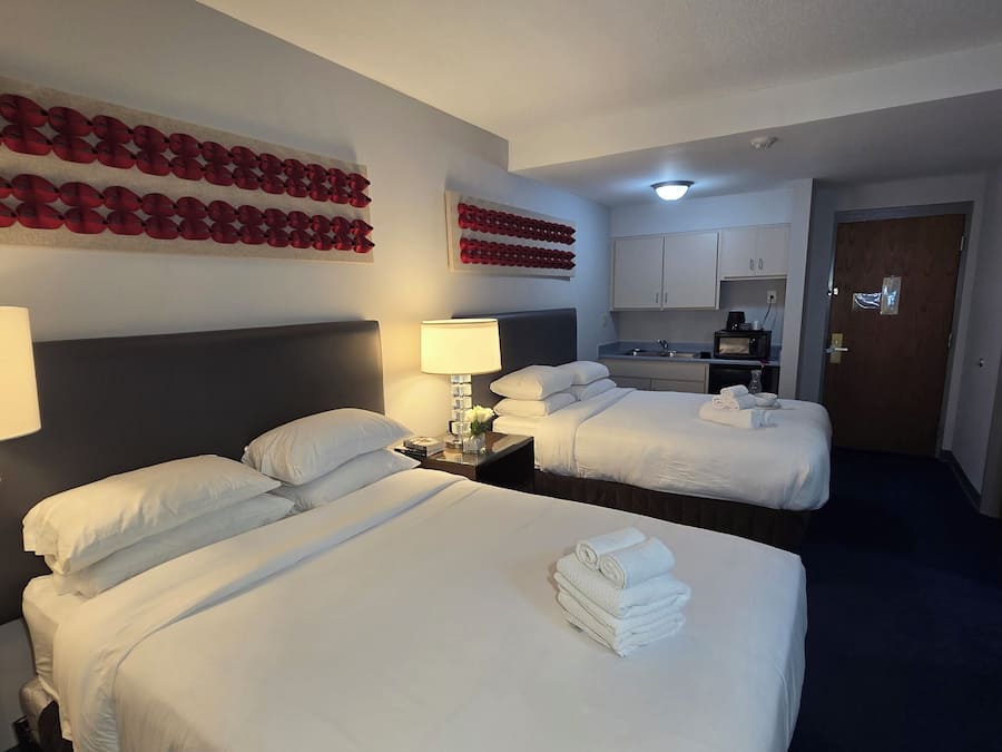 記憶床墊、書桌、筆電工作空間、熨斗/熨衣板