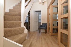 Interior - Burnside - Luxury 3 bedroom apartment, sleeps 6, pet friendly (Tighnabruaich)