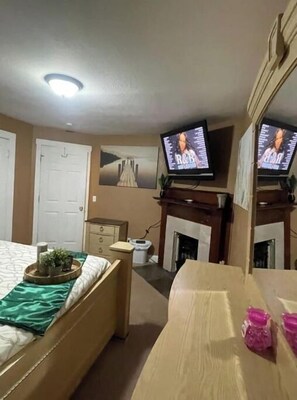 4 habitaciones, tabla de planchar con plancha, wifi y ropa de cama 
