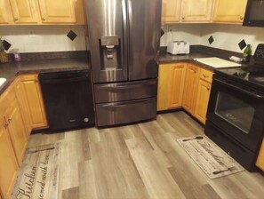 Microondas, parrilla de estufa y lavavajillas 