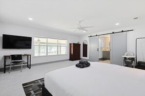 3 habitaciones, escritorio, tabla de planchar con plancha y wifi 