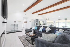 Fernseher, Kamin, Arbeitsbereiche