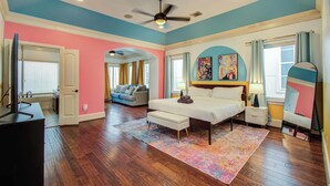 3 bedrooms, desk, iron/ironing board, WiFi - Houston Centrally Located w/ Backyard Pool Retreat (Houston)