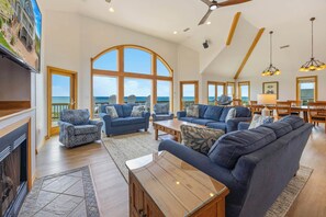 Téléviseur connecté, lecteur de DVD, livres