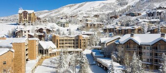 CX121 | Updated Kitchen | Views | Ski In/Out | Winter Shuttle | Hot Tub | Pool