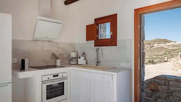 Fridge, oven, coffee/tea maker, toaster