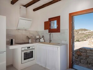 Fridge, oven, coffee/tea maker, toaster