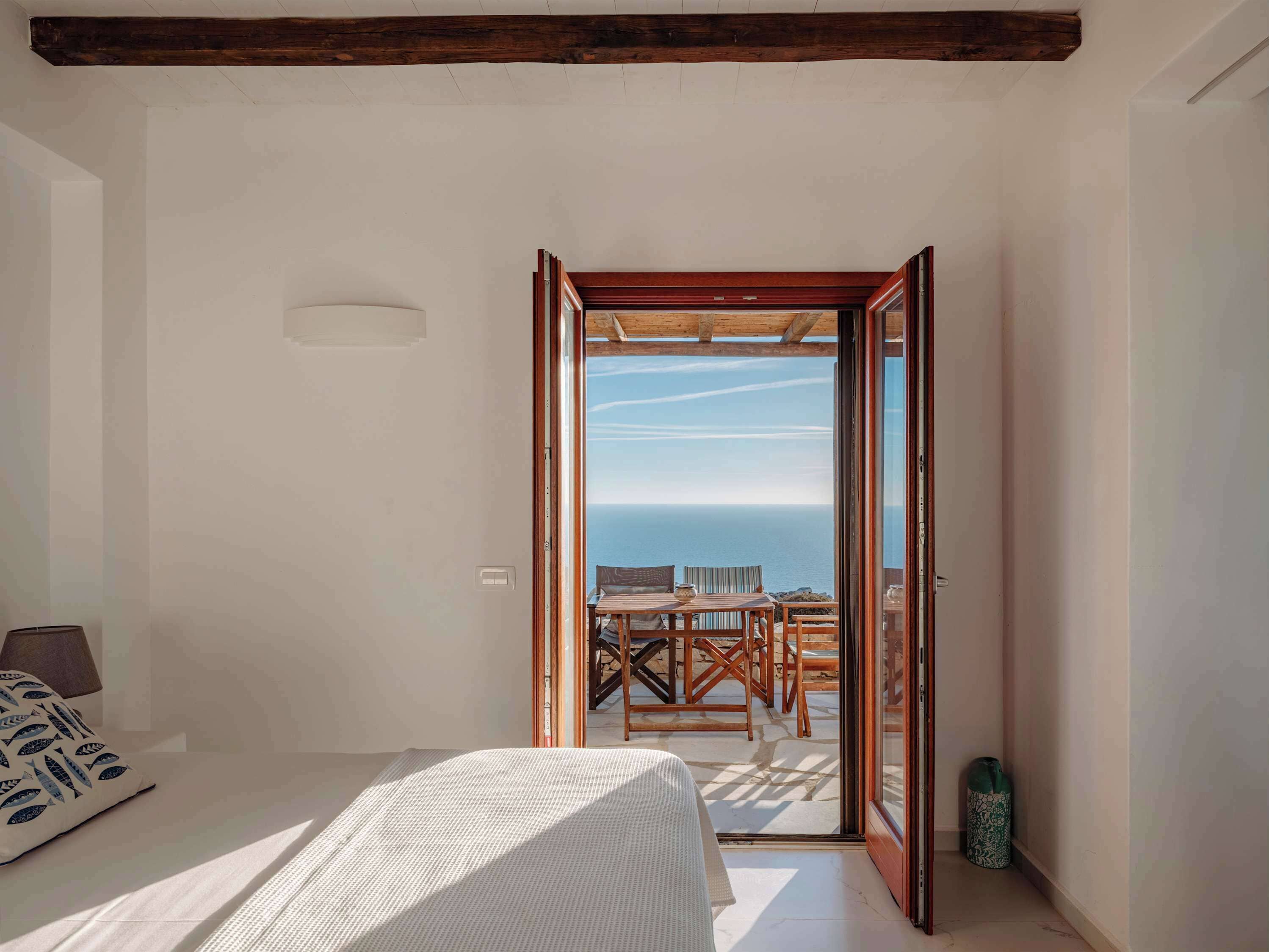 Iron/ironing board, travel cot, WiFi, bed sheets