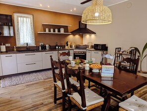 Fridge, microwave, oven, stovetop - Villa Grassi with Private Pool (Piemonte)