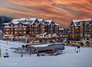Exterior - Grand Colorado Peak 8 Resort. Ski in & out. Perfect for couples or small groups. (Breckenridge)