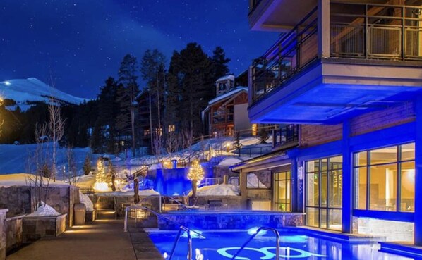 Pool - Grand Colorado Peak 8 Resort. Ski in & out. Perfect for couples or small groups. (Breckenridge)