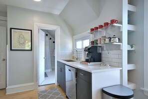 Fridge, microwave, oven, stovetop - Sleeps 12 Comfortably with 8 Bedrooms, 3 Full Bathrooms, 2 Kitchens and Parking (Oak Park)