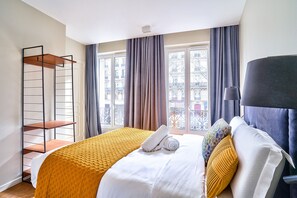 4 bedrooms, iron/ironing board, free WiFi, bed sheets