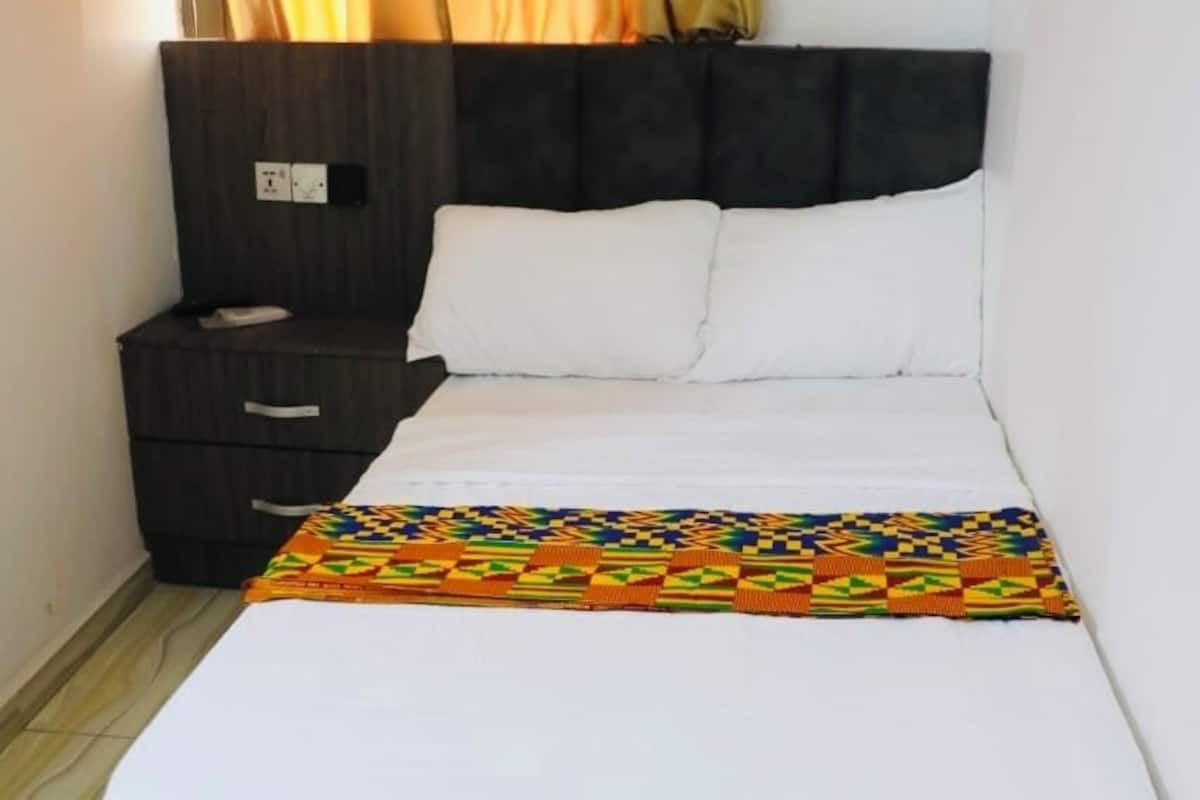 Standard Single Room | Free WiFi, bed sheets