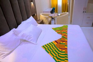Executive Suite, 1 King Bed | Free WiFi, bed sheets - Texas Royal Lodge-Hotel (Amasaman)
