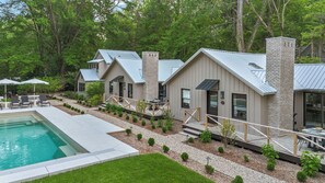 A heated pool - NEW! Juniper Presents: The Sage - A 2 Bed/2 Bath Townie Cottage, Walk to Beach (Union Pier)