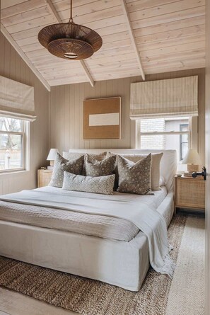 7 bedrooms, iron/ironing board, WiFi, bed sheets