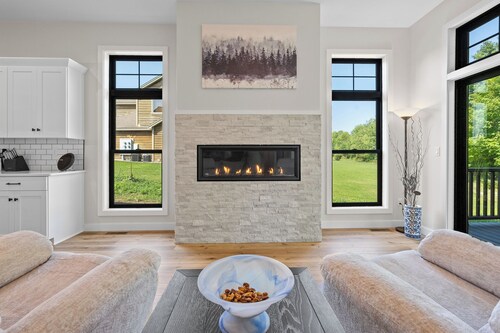 Luxury Condo-Dog Friendly near Egg Harbor & Indoor Pool, Gym, Hot tub