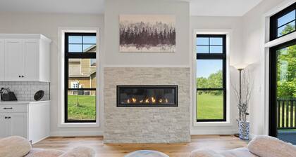 Luxury Condo-Dog Friendly near Egg Harbor & Indoor Pool, Gym, Hot tub