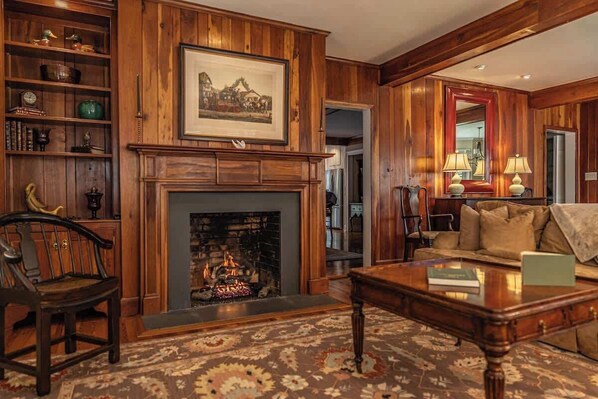 TV, fireplace, offices