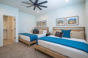 5 bedrooms, desk, iron/ironing board, WiFi - Arcadia 59 | BRAND NEW * Sleeps 22 * Private Hot Tub * Games (Santa Clara)