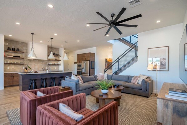Video games, ping pong - Arcadia 59 | BRAND NEW * Sleeps 22 * Private Hot Tub * Games (Santa Clara)