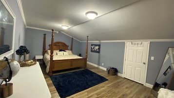 4 bedrooms, desk, iron/ironing board, free WiFi