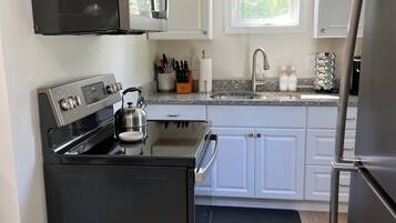 Coffee/tea maker, fridge, microwave, oven