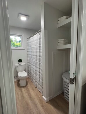 مجففات شعر، مناشف، صابون، شامبو