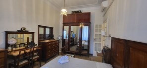 3 bedrooms, desk, iron/ironing board, travel cot - MAISON '900 ANCIENT CHARMING APT IN ROME (Roma)