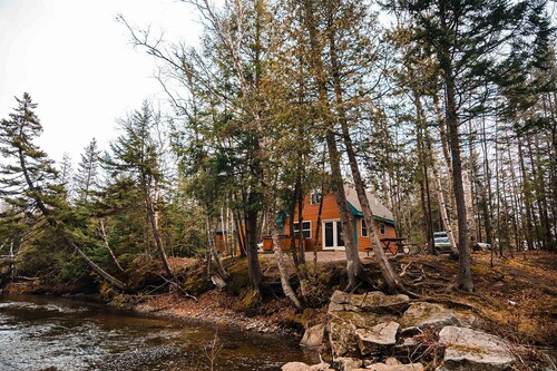 Valley High Riverside Cabin