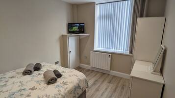 2 bedrooms, iron/ironing board, WiFi, bed sheets