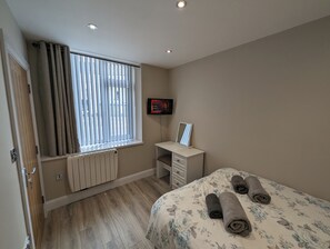 2 quartos, ferros/tábuas de passar roupa, Wi-Fi, roupa de cama