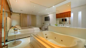 Suite estudio Confort, 1 cama de matrimonio | Bañera de hidromasaje