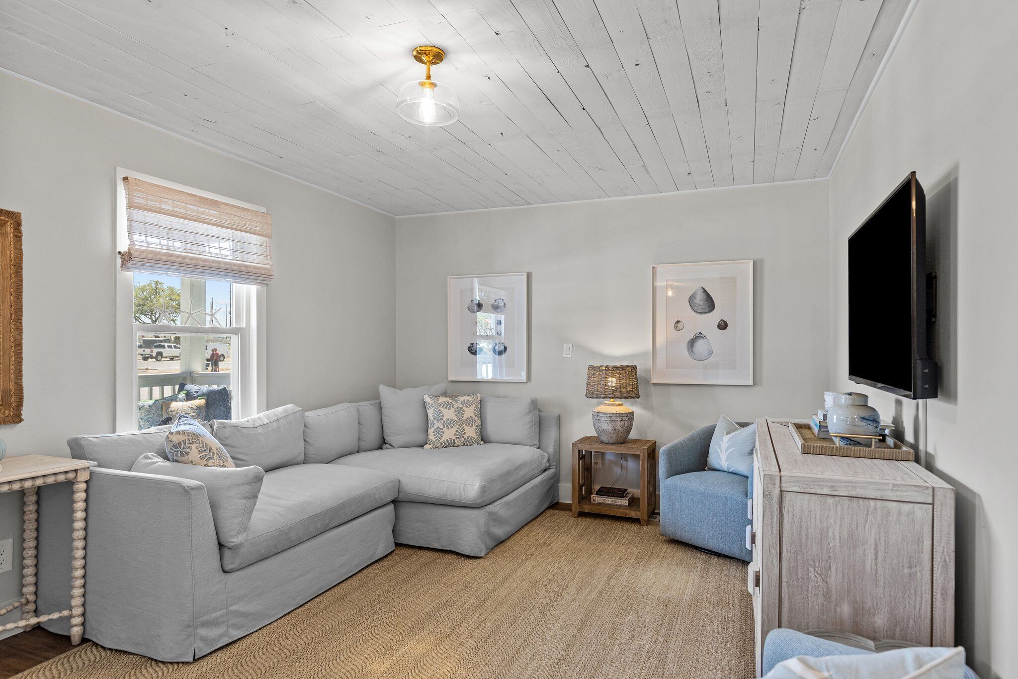 Charming recently renovated coastal retreat