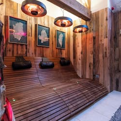 Behandelingskamers voor koppels, een sauna, een bubbelbad, een stoombad