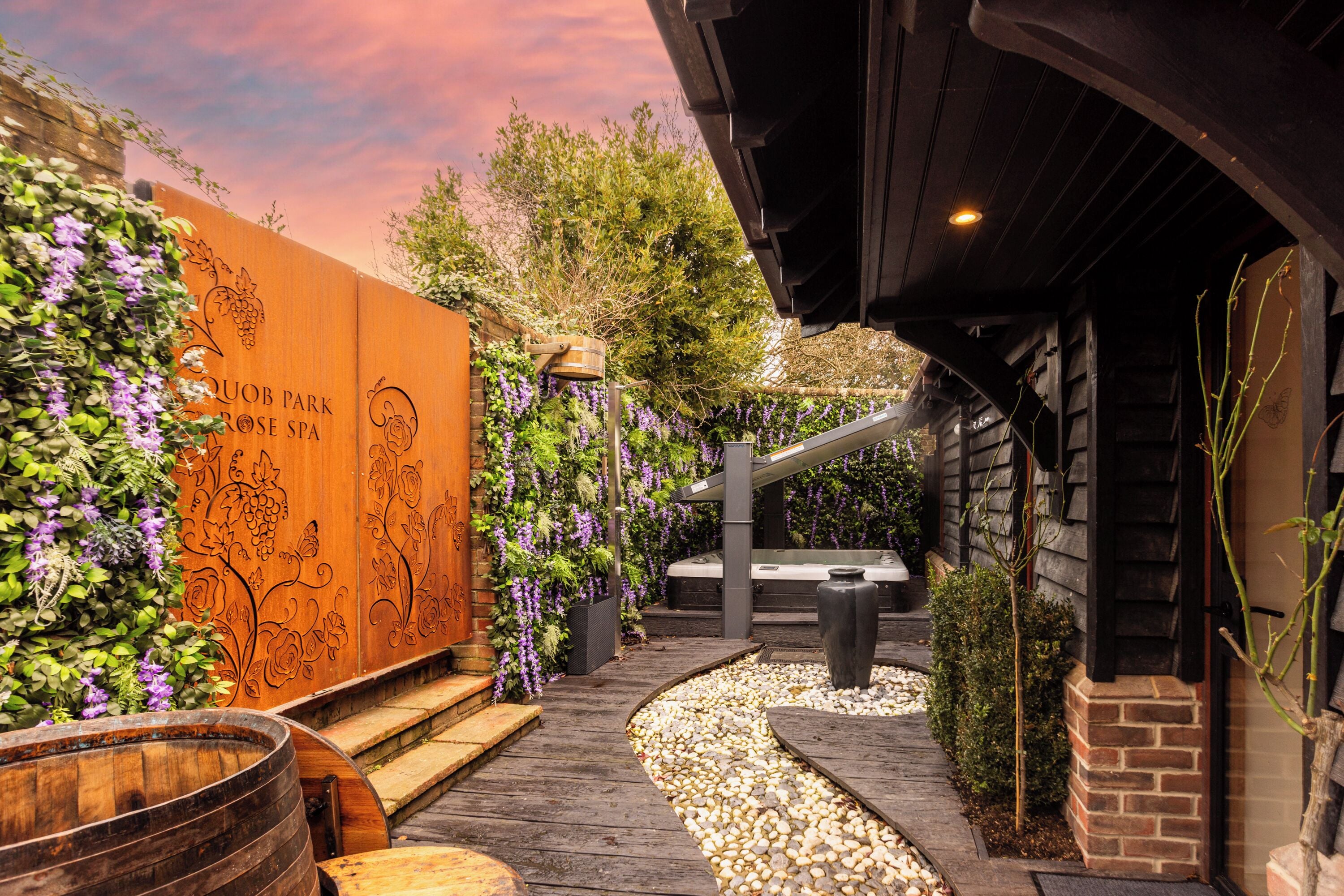 Salas de tratamientos para parejas, sauna, bañera de hidromasaje 