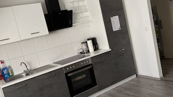 Geladeira, fogão, cooktop, cafeteira/chaleira