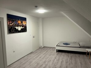 2 chambres, fer et planche à repasser, Wi-Fi gratuit, draps fournis