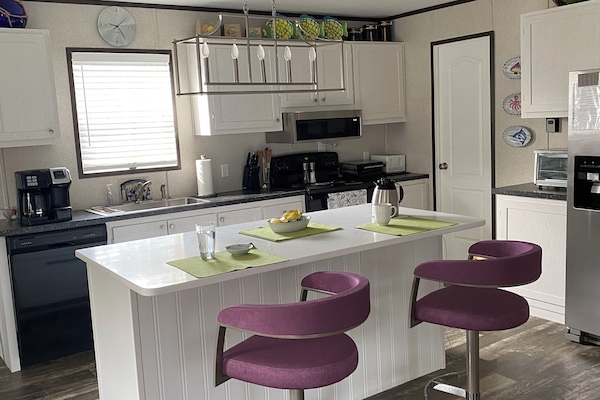 Modern breakfast bar