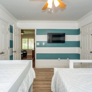 6 bedrooms, WiFi, bed sheets