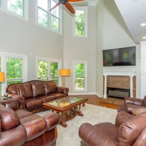 Smart-TV, Tischfußball, B�ücher