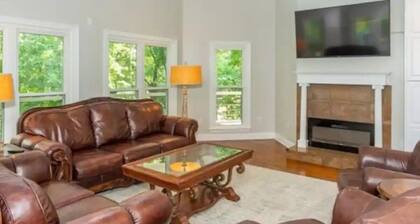 Doodle Days at Lake Jordan Sleeps 18 with a Pool!