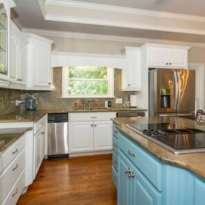 Kühlschrank, Mikrowelle, Geschirrspüler